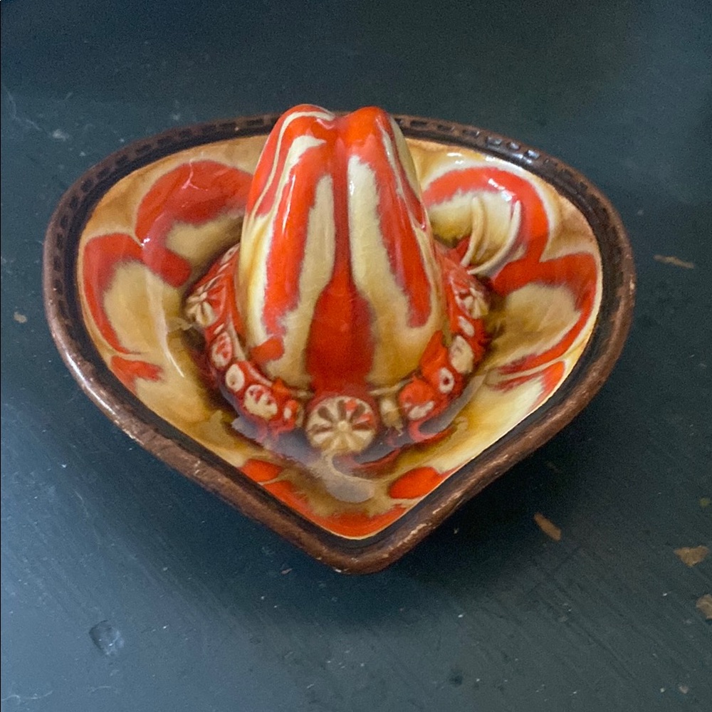 Vintage Treasure Craft Pottery - Sombrero Hat Collectable Lemon Juicer